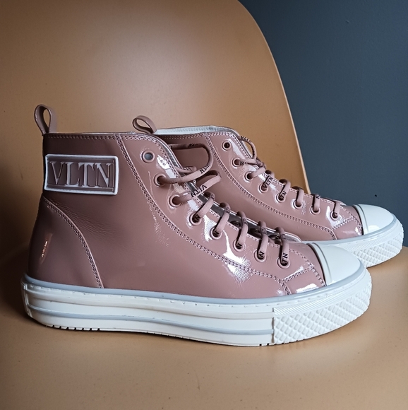Valentino Garavani Shoes - Valentino Garavani GIGGIES VLTN  High-Top Sneakers size 38,US Size 8